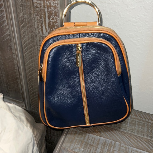 Valentina Handbags - Valentina Pebble Leather Italian Zipper Dome Backpack.
Genuine leather Navy Blue